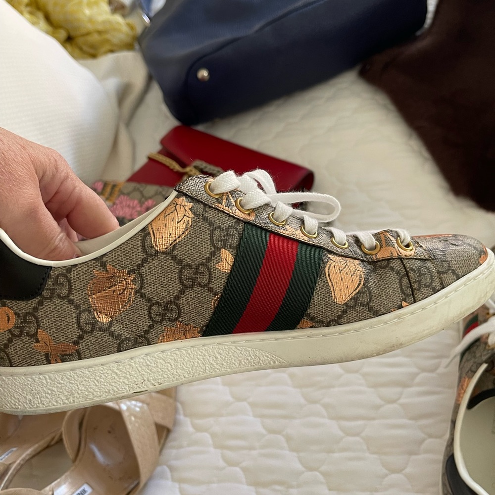 Gucci sneakers worn twice size 9